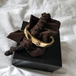MICHAEL KORS GOLD COLOR BRACELET WITH LOGO PLAQUE WITH ORIGINAL BOX